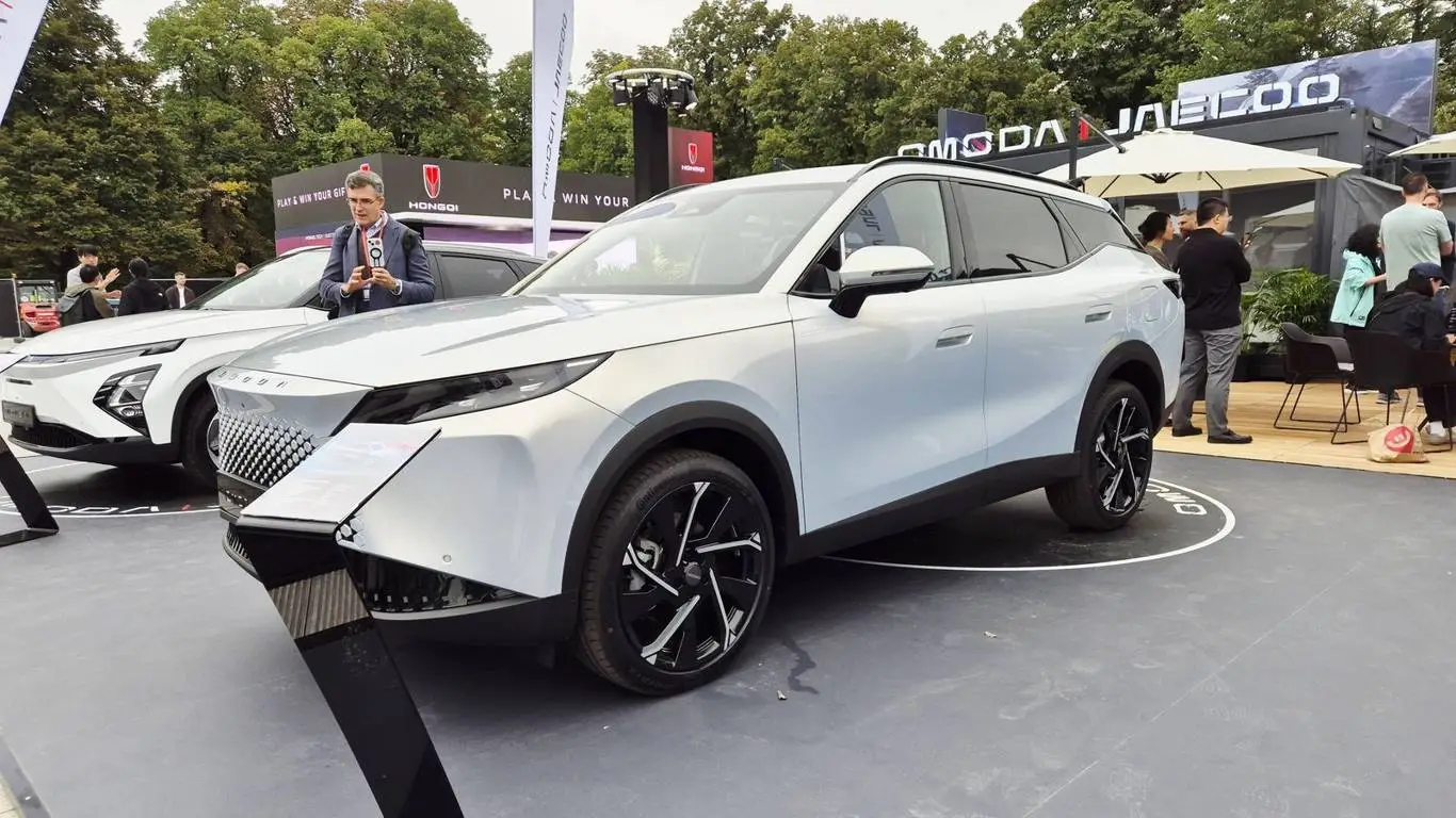 Omoda 7 launches in UK: plug-in hybrid starts from £32,005