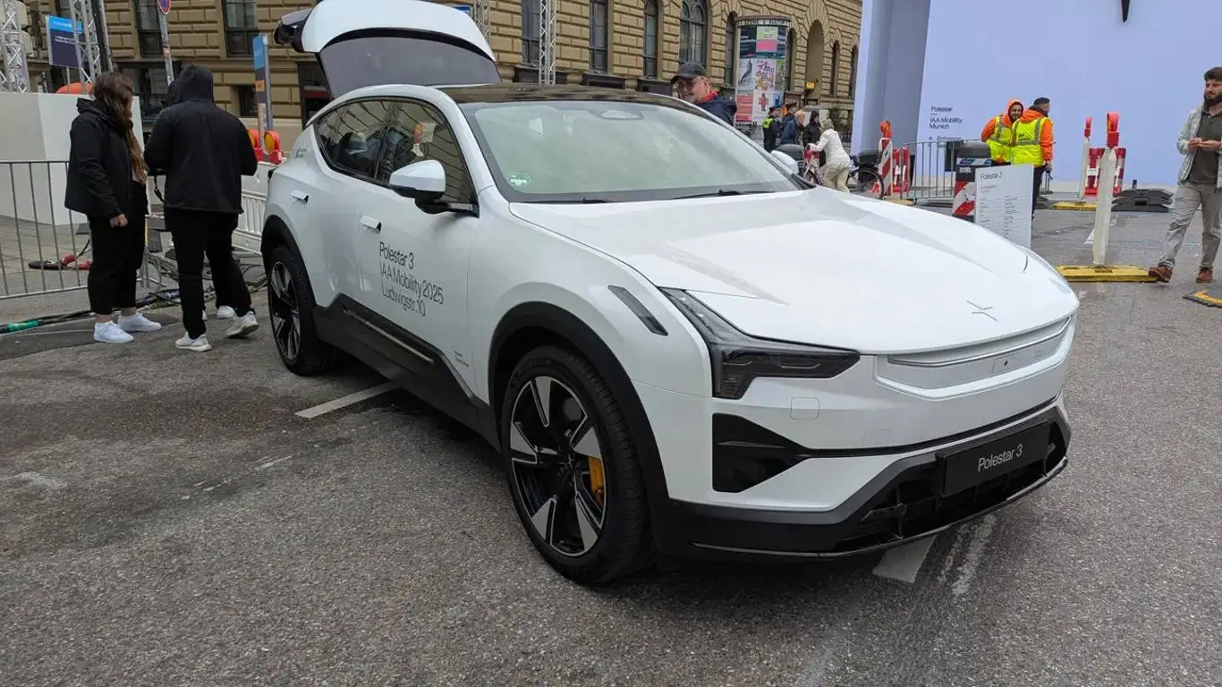 Polestar 3に商用初のV2H双方向充電導入—dcbelと連携しカリフォルニア