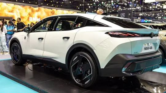 Peugeot e-208: la piattaforma STLA One debutta nel 2027