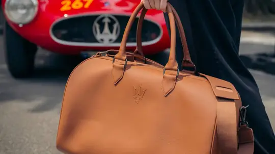 Maserati convierte el cuero de sus asientos en un bolso limitado