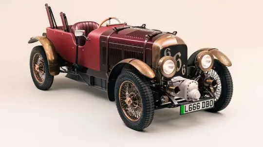 Jason Momoa egyedi Bentley Blower Jnr-t épített a Hedley Studiosszal