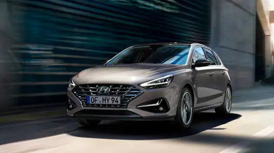 ヒュンダイi30更新：マイルドハイブリッド廃止、新エンジンと牽引能力向上