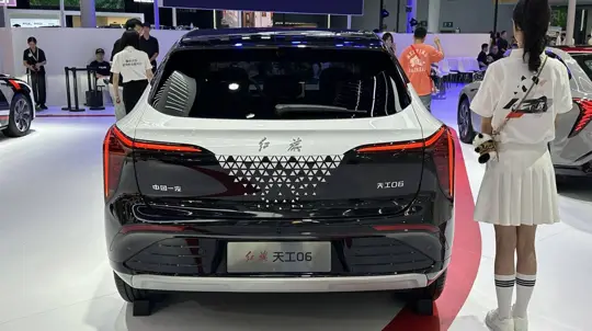 Hongqi estudia fabricar en España con Stellantis para acelerar su llegada a Europa