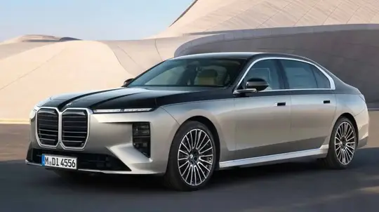BMW Serie 7 2027: aggiornamento con autonomia migliorata per i7