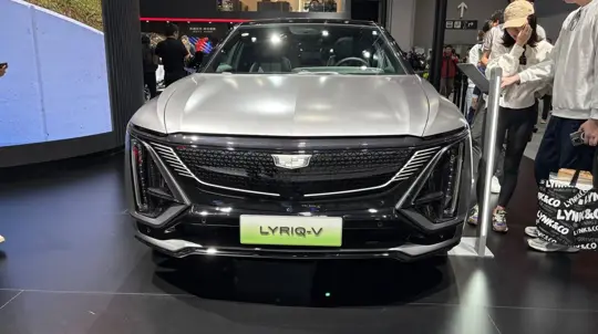 GM chama 14.540 Cadillac Vistiq à revisão: banco elétrico da terceira fila pode prender criança