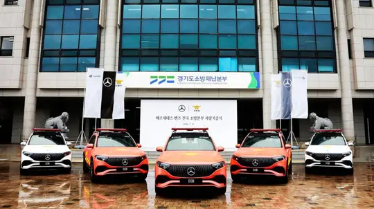 Mercedes-Benz przekazał pięć elektrycznych EQB koreańskim strażakom
