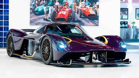 Aston Martin Valkyrie, rechemat în SUA pentru risc de incendiu la frâne