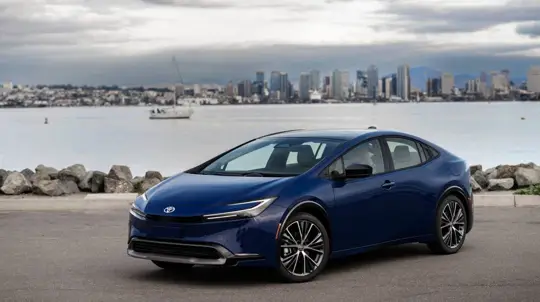 La Toyota Prius 2027 change à peine, mais son prix grimpe encore
