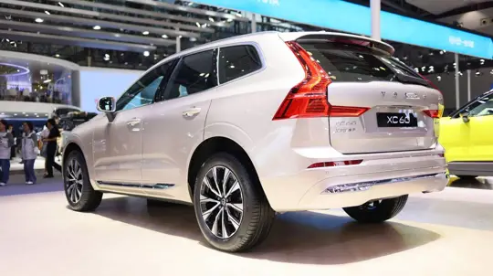 Volvo XC60 T8 2028: quasi 160 km di autonomia elettrica
