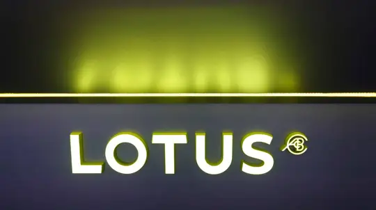 Lotus öffnet Hethel für andere — die britische Legende ändert die Regeln