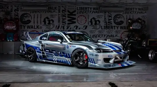 Liberty Walk maakt van Nissan Silvia S15 een drift car in Skyline R34-stijl