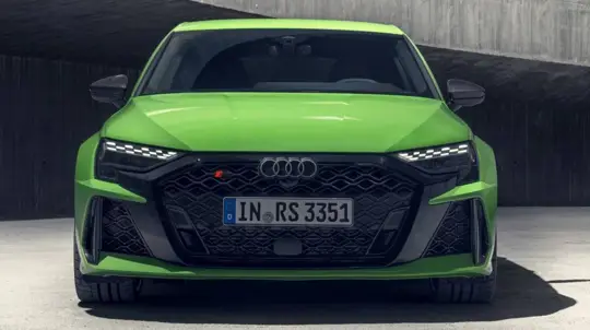 Audi RS3 renovado mantém o motor de cinco cilindros
