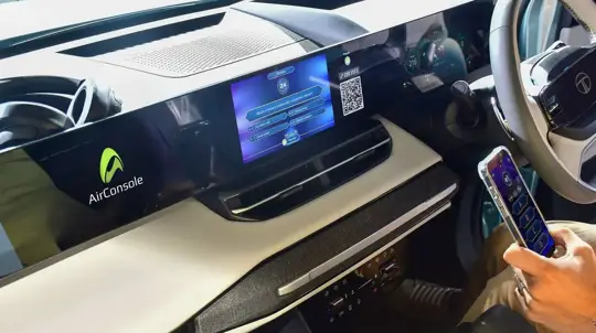 A Tata Sierra.ev megkapta az AirConsole-t: a telefon lesz a kontroller