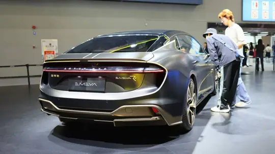 Geely wysyła Lotusy EV do Kanady jako pierwsze