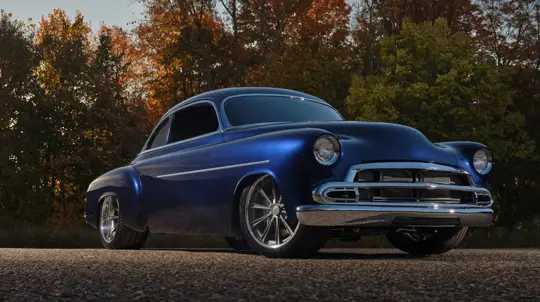 Tenacious projekt: 1952-es Chevrolet Deluxe átalakítása modern muscle carrá
