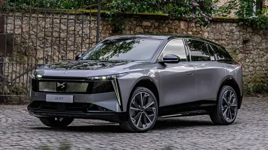 Megérkezett az új DS No.7: Tisztán elektromos luxusautó akár 740 km