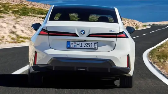 BMW i3 Neue Klasse: 906 km menzilli, 400 kW şarjlı elektrikli 3 Serisi