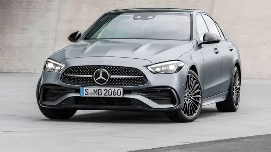 Mercedes a ranfeljesőlés előtt bezárja a C-osztály konfigurátorát