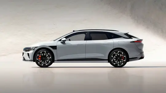 Zeekr 7GT si ricarica più veloce della Tesla Model 3, ma perde sui 600 km