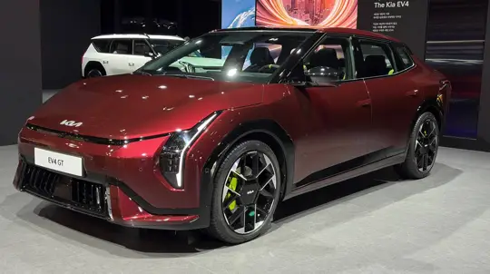 Kia EV4 GT auf der BIMOS 2026: 290 PS und günstiger als Ioniq 5 N