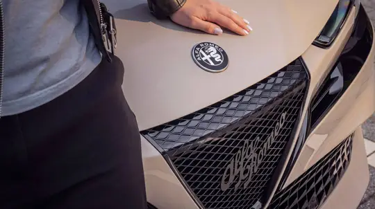 Alfa Romeo Junior Sprint: híbrido e elétrico ao mesmo preço