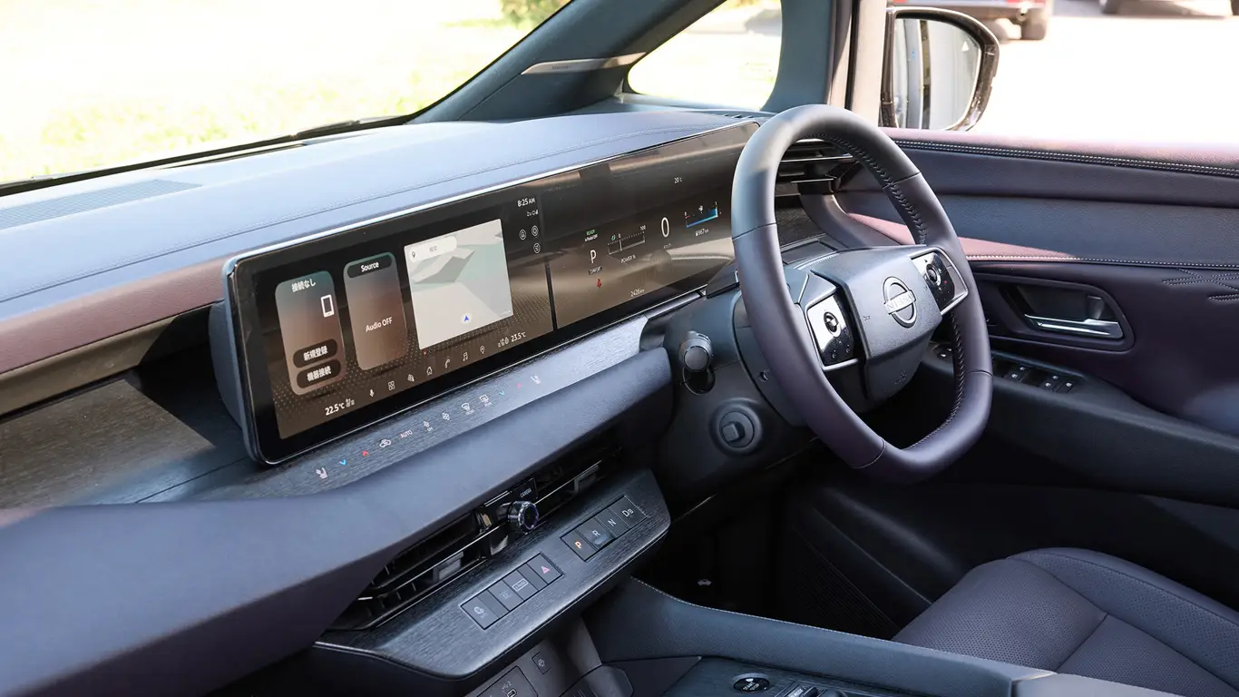 Салон нового Nissan Elgrand