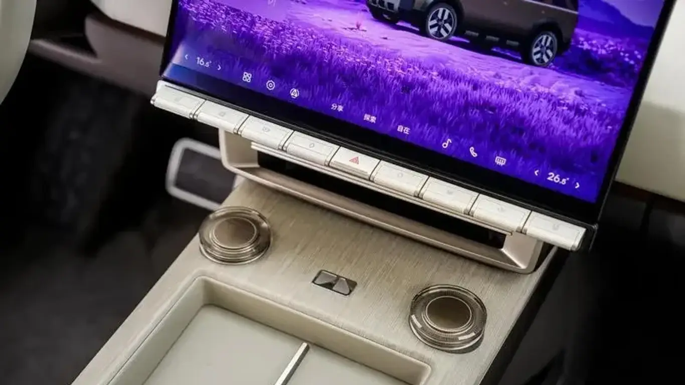 Салон нового Freelander 8