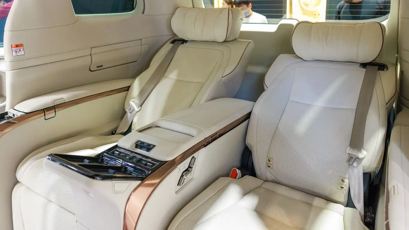 Lexus LM гибрид