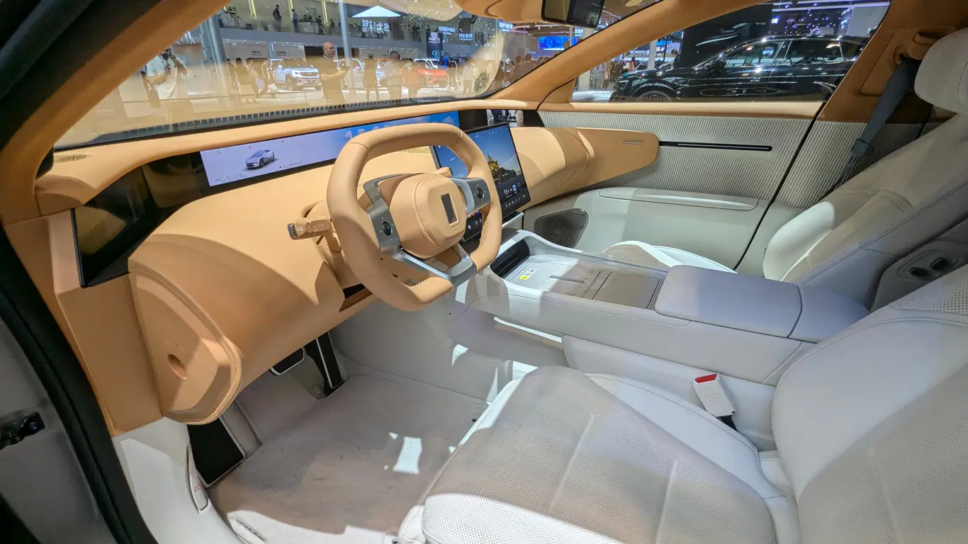 Автосалон в Пекине 2026 / Avatr 12 kim jones