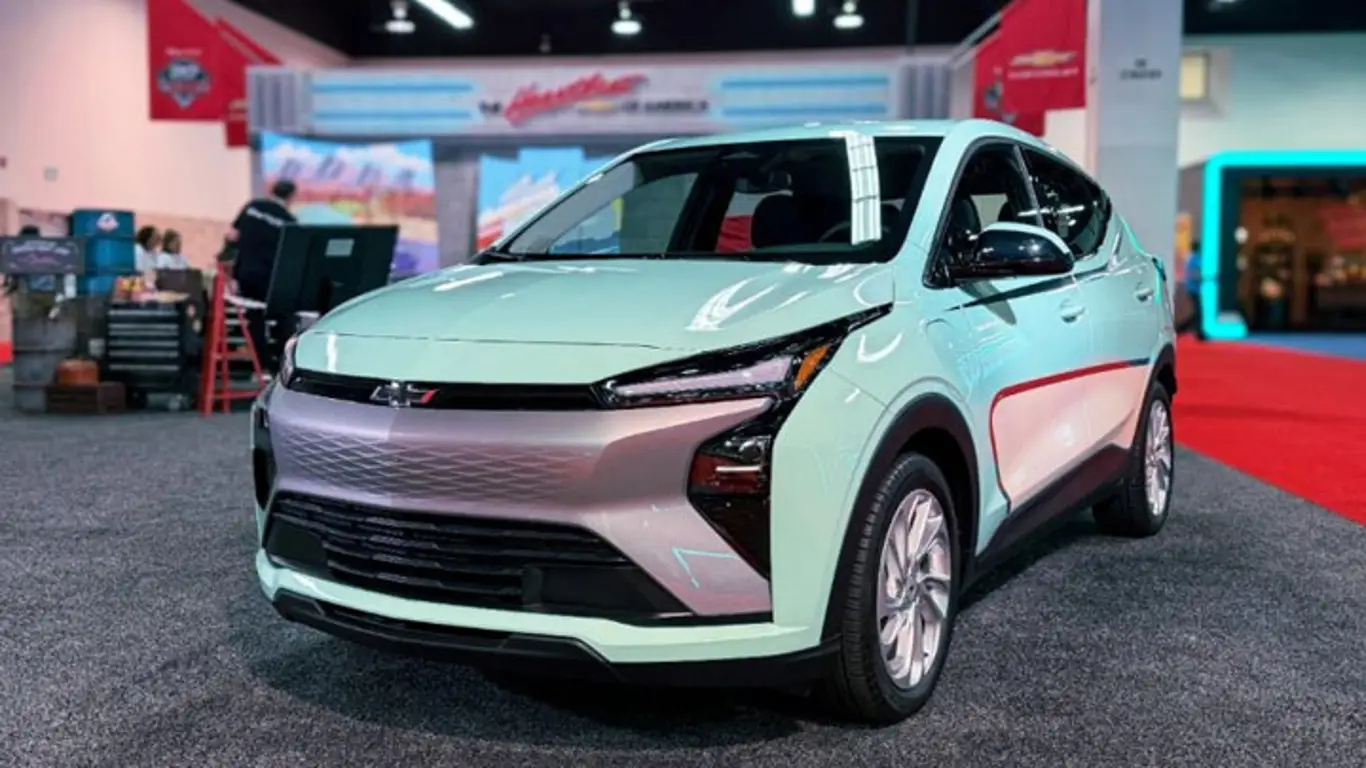 Chevrolet Bolt в образе Фло из Тачек