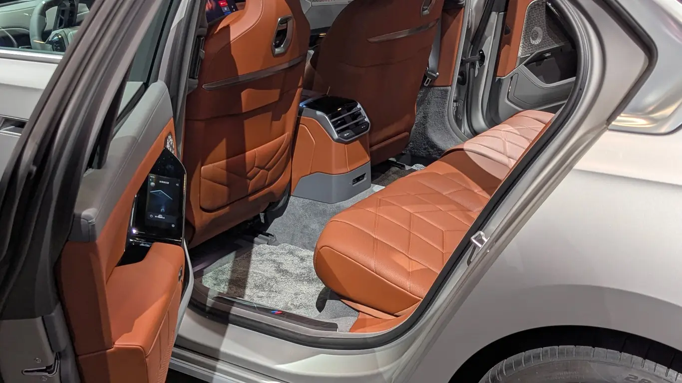 Автосалон в Пекине 2026 / BMW i7