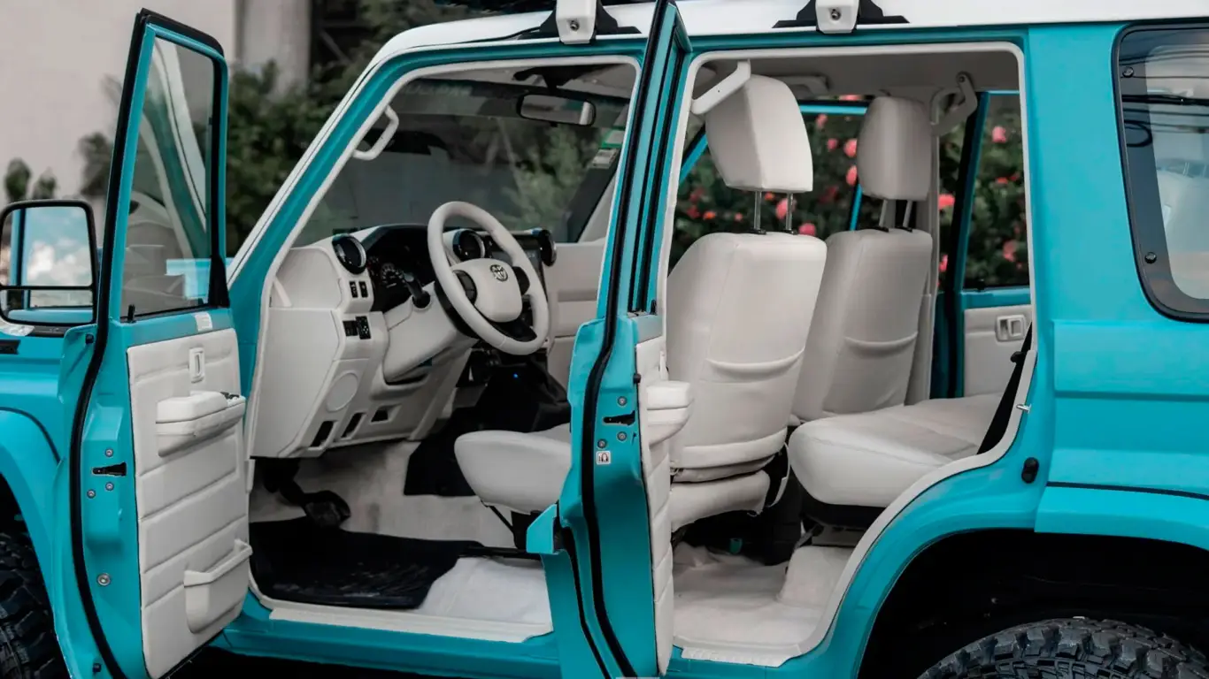Toyota Land Cruiser 70,Black Box Custom 4x4