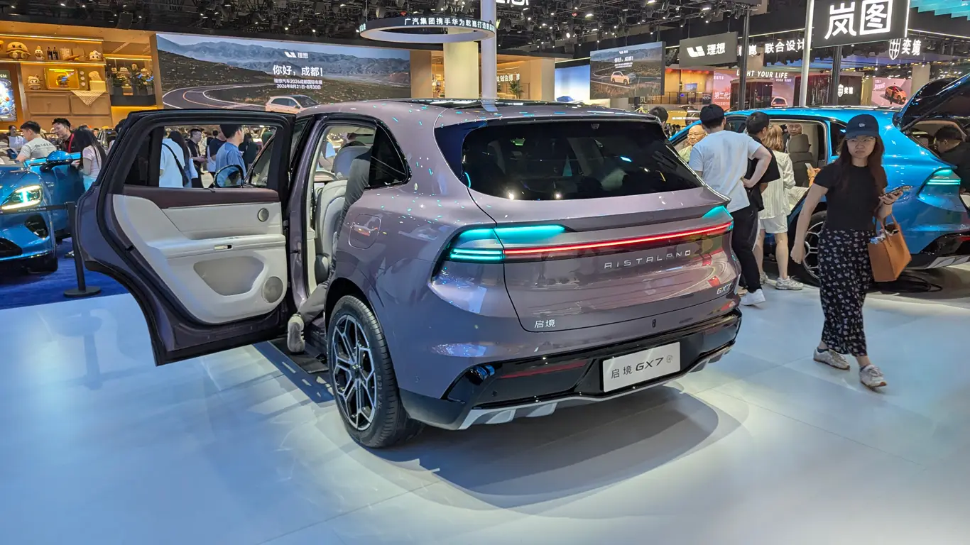 Автосалон в Чэнду 2026 / AISTLAND GX7
