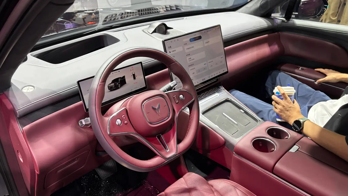 Автосалон в Гуанчжоу 2025 / Voyah Taishan