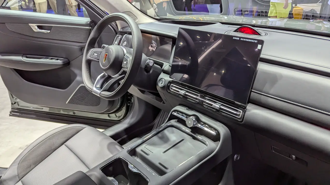 Автосалон в Чэнду 2026 / Hongqi HS5