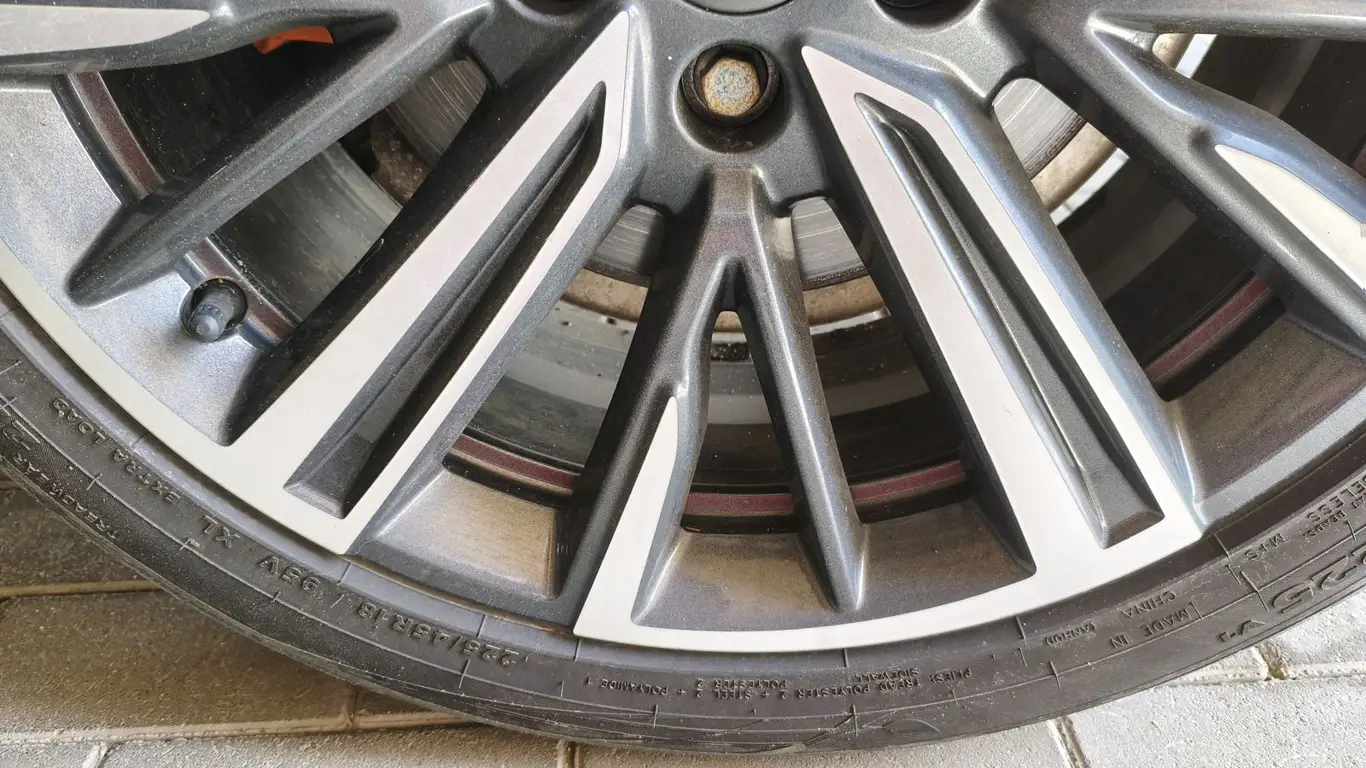 Автомобильное колесо