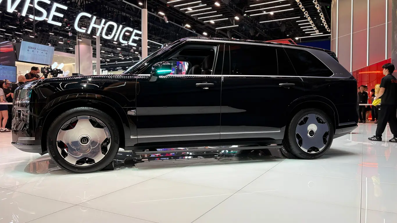 Автосалон в Чэнду 2026 / Zeekr 9X