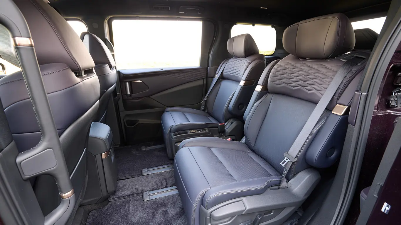 Салон нового Nissan Elgrand