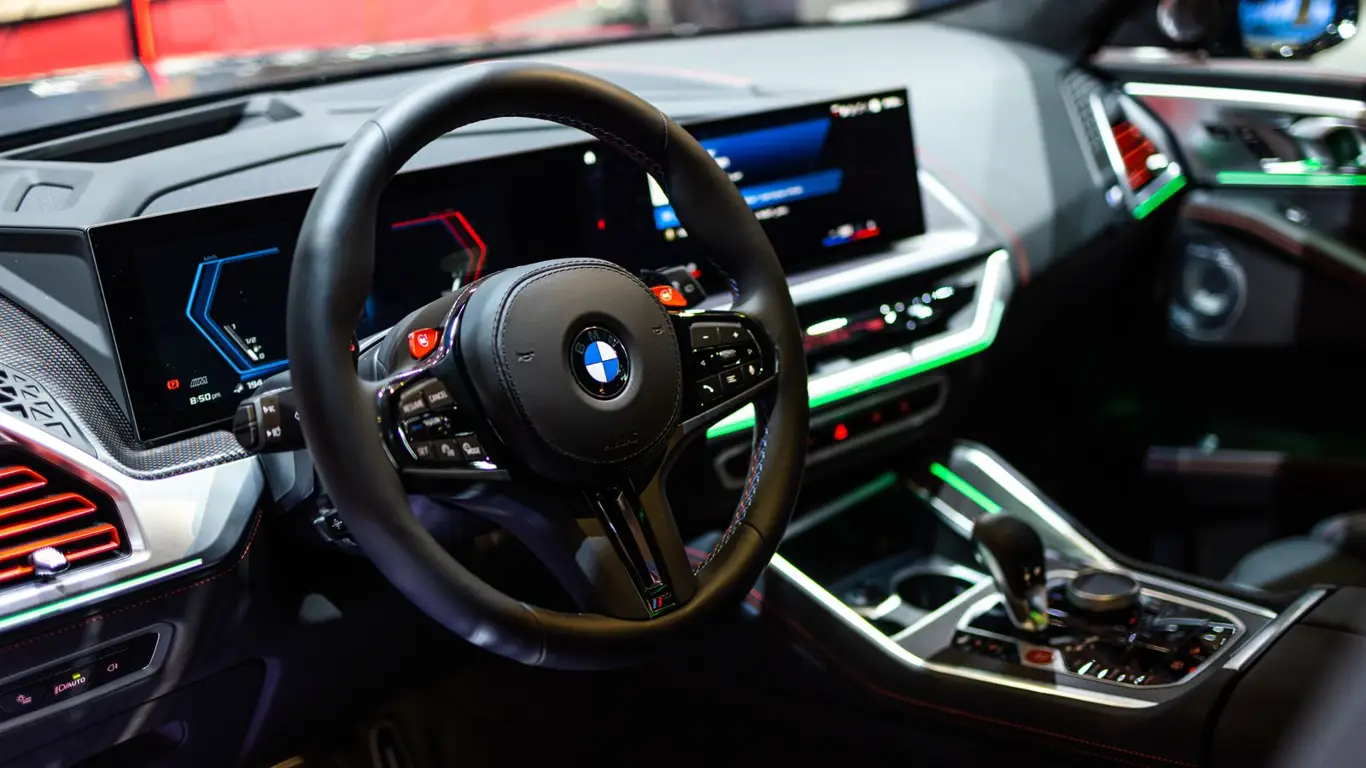 BMW XM салон