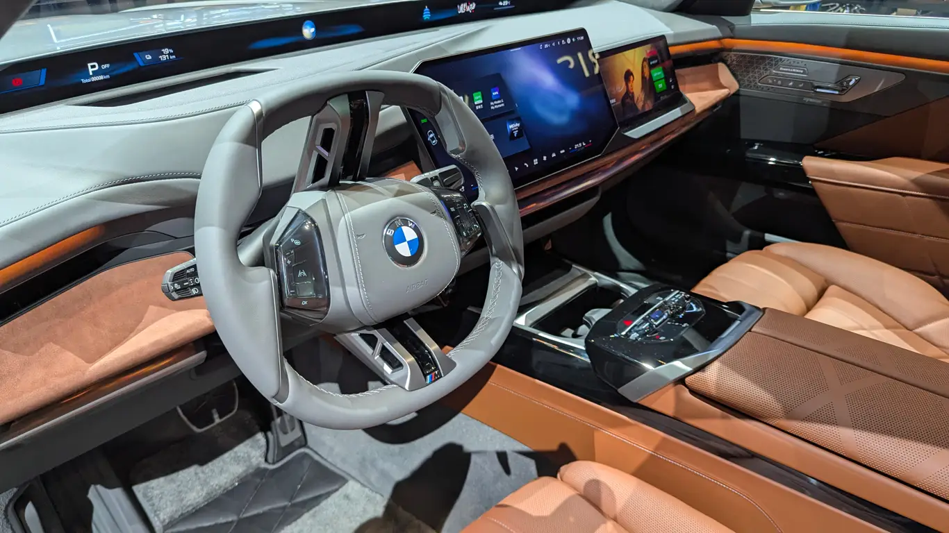 Автосалон в Пекине 2026 / салон BMW i7