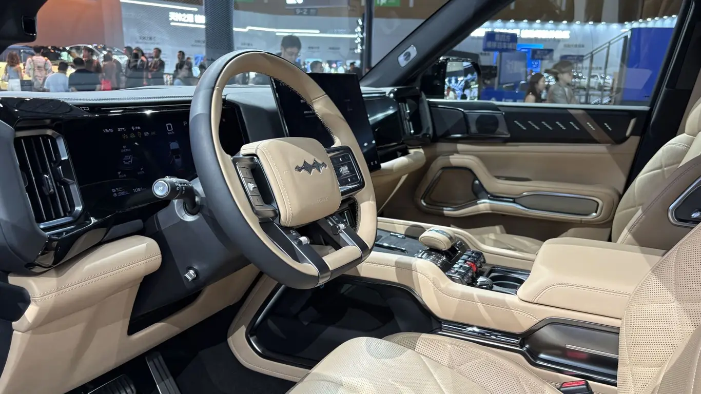 BYD Leopard 8