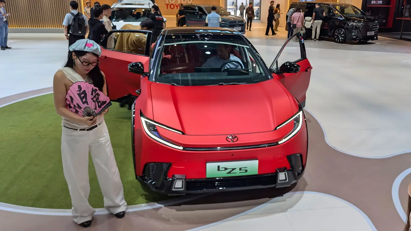 Toyota bz5