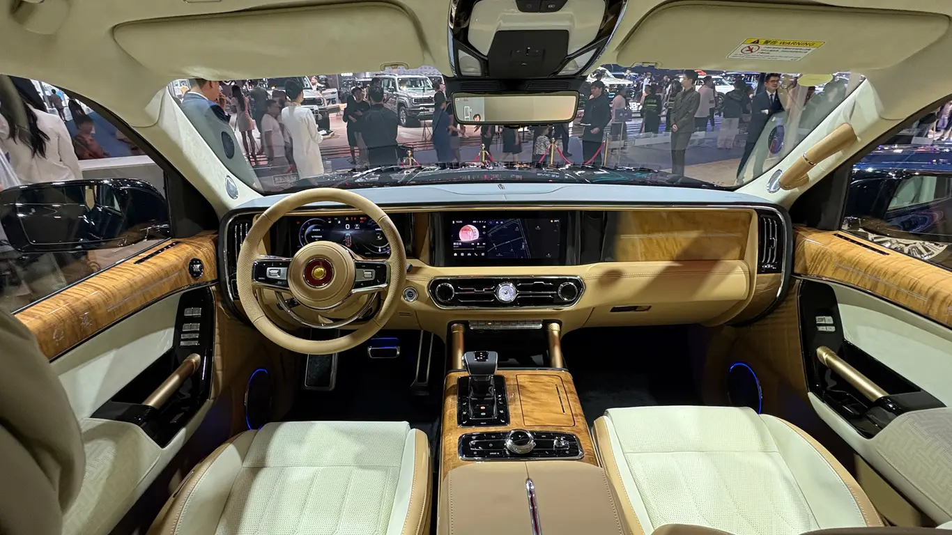 Автосалон в Чэнду 2026 / Стенд Hongqi