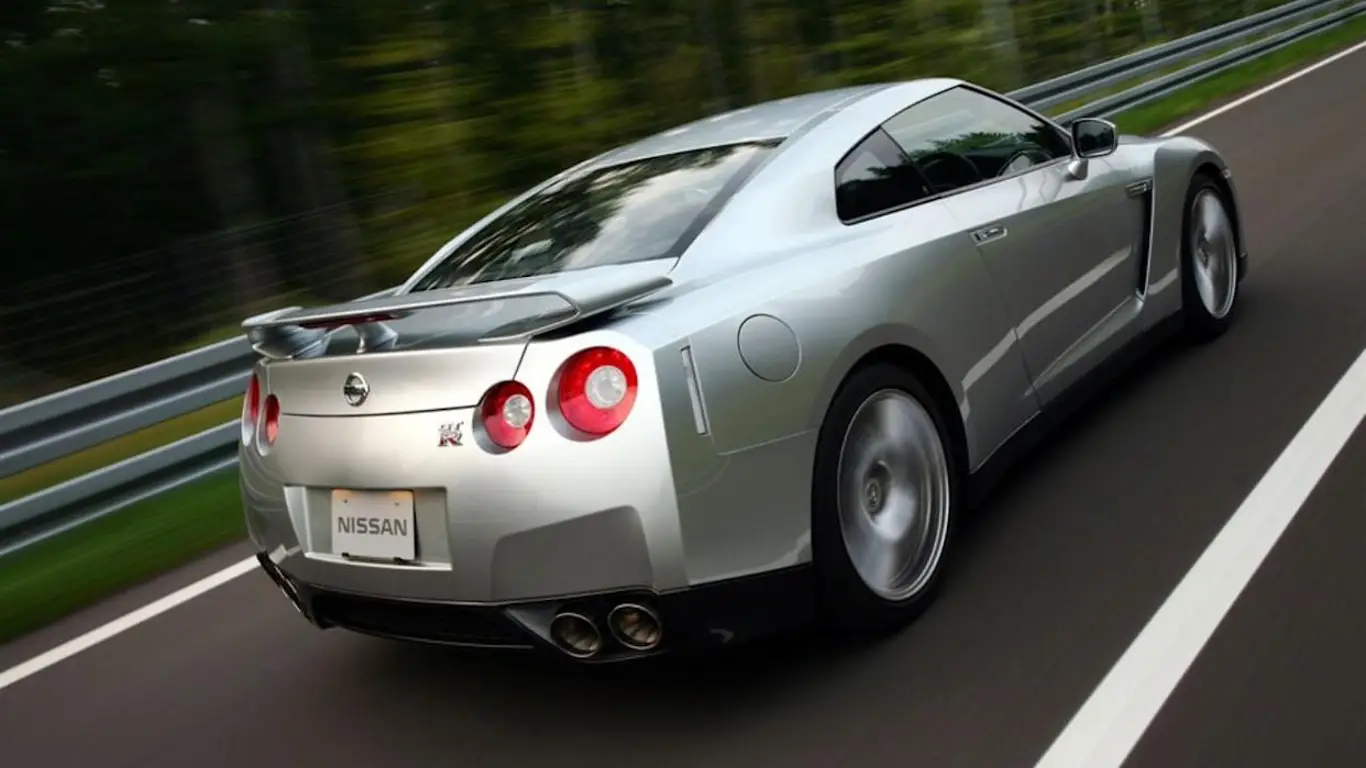 Nissan GT-R