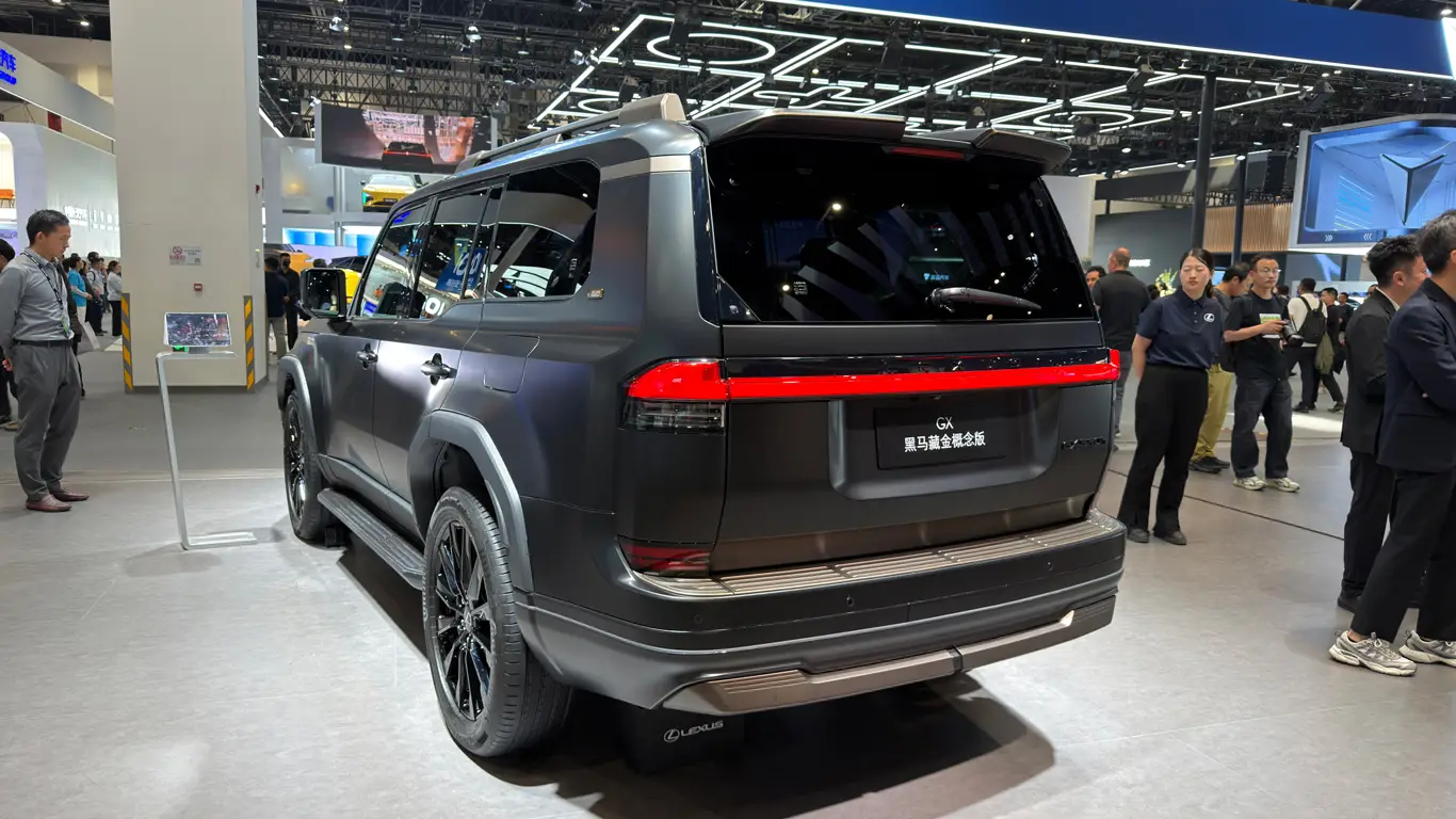 Автосалон в Пекине 2026 / LC500h