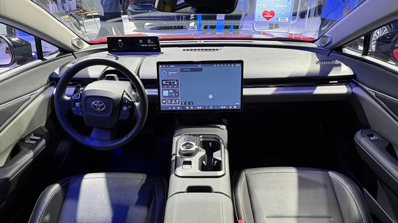 Автосалон в Гуанчжоу 2024 / Toyota bZ5