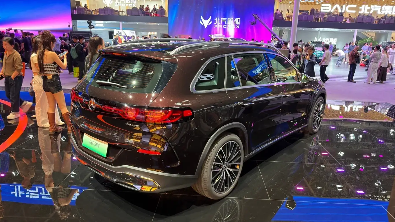 Mercedes-Benz GLC на автосалоне в Пекине 2026