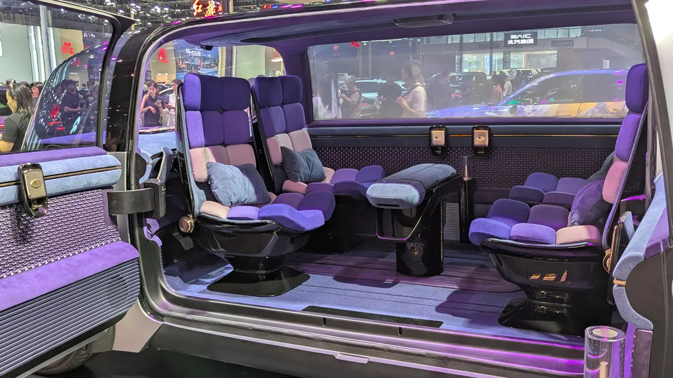 Автосалон в Чэнду 2026 / BAIC Yuanjing Smart Cabin X