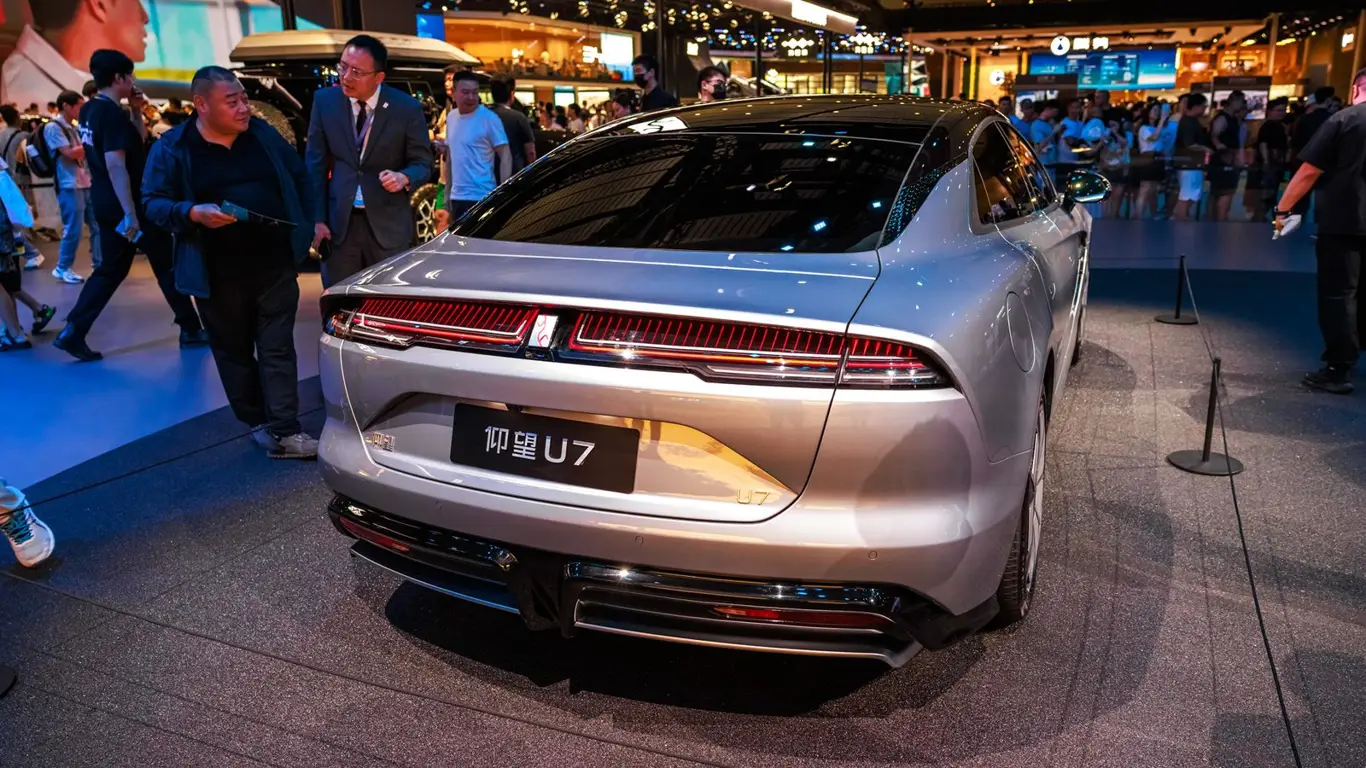 Автоновости на 32CARS.RU / BYD Yangwang U7