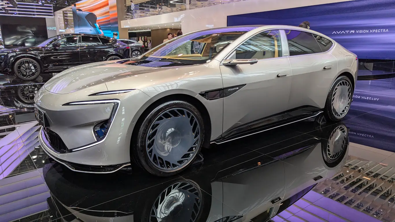 Автосалон в Пекине 2026 / Avatr 12 kim jones